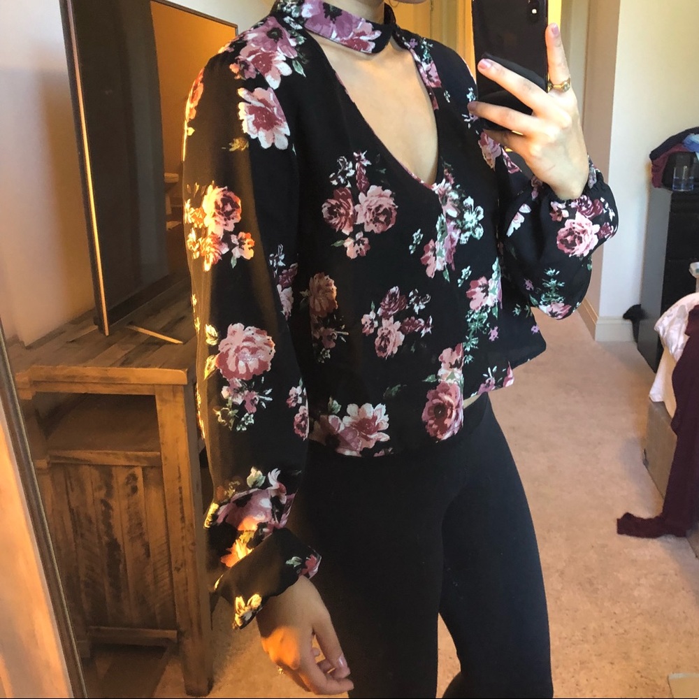 Night life full sleeve choke floral crop top